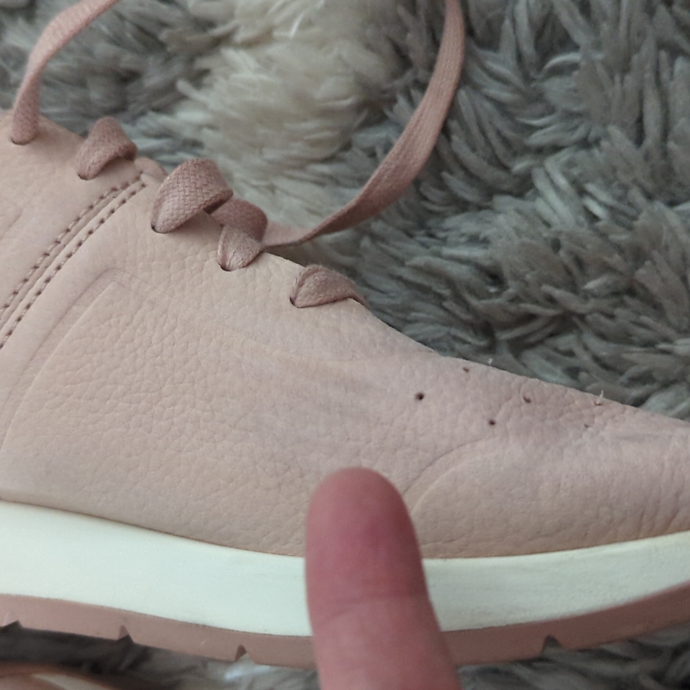 UGG womens size 8 leather sneaker Pk4 - Picture 10 of 11